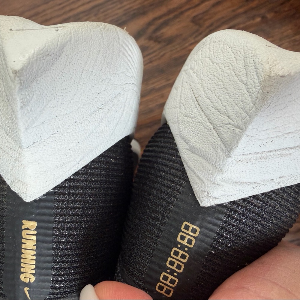 Nike Vaporfly 2 Racers - Picture 6 of 7